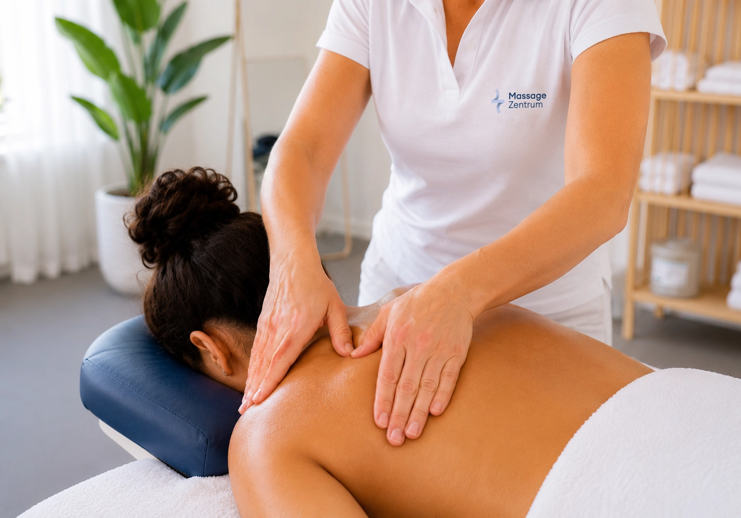Behandlung der Schulter- und Nackenmuskulatur – Massage Zentrum Dietlikon